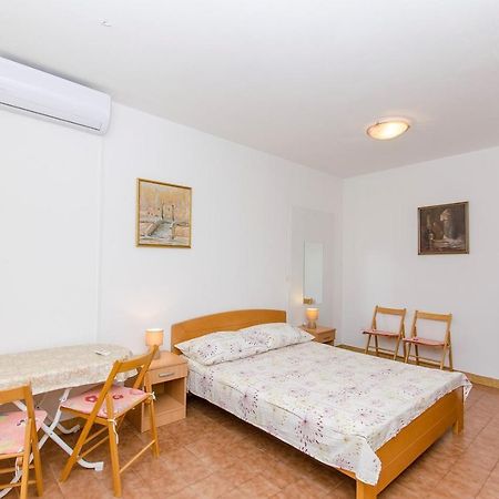Apartments Goran Постира Экстерьер фото