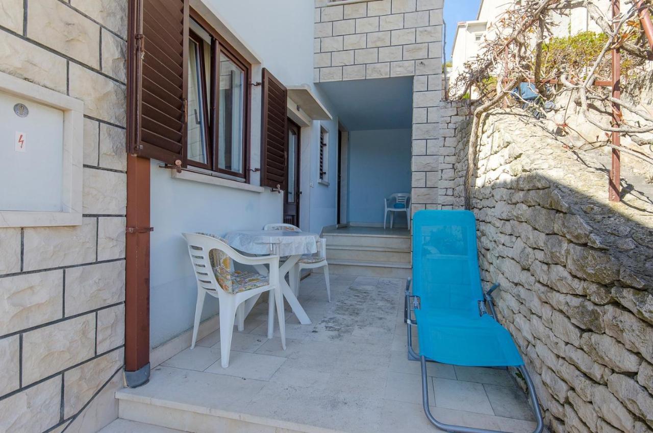 Apartments Goran Постира Экстерьер фото