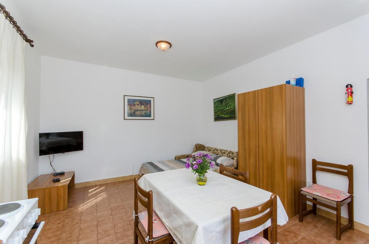Apartments Goran Постира Экстерьер фото