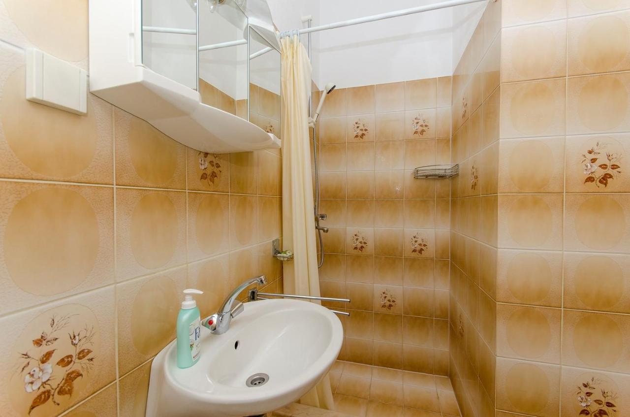 Apartments Goran Постира Экстерьер фото